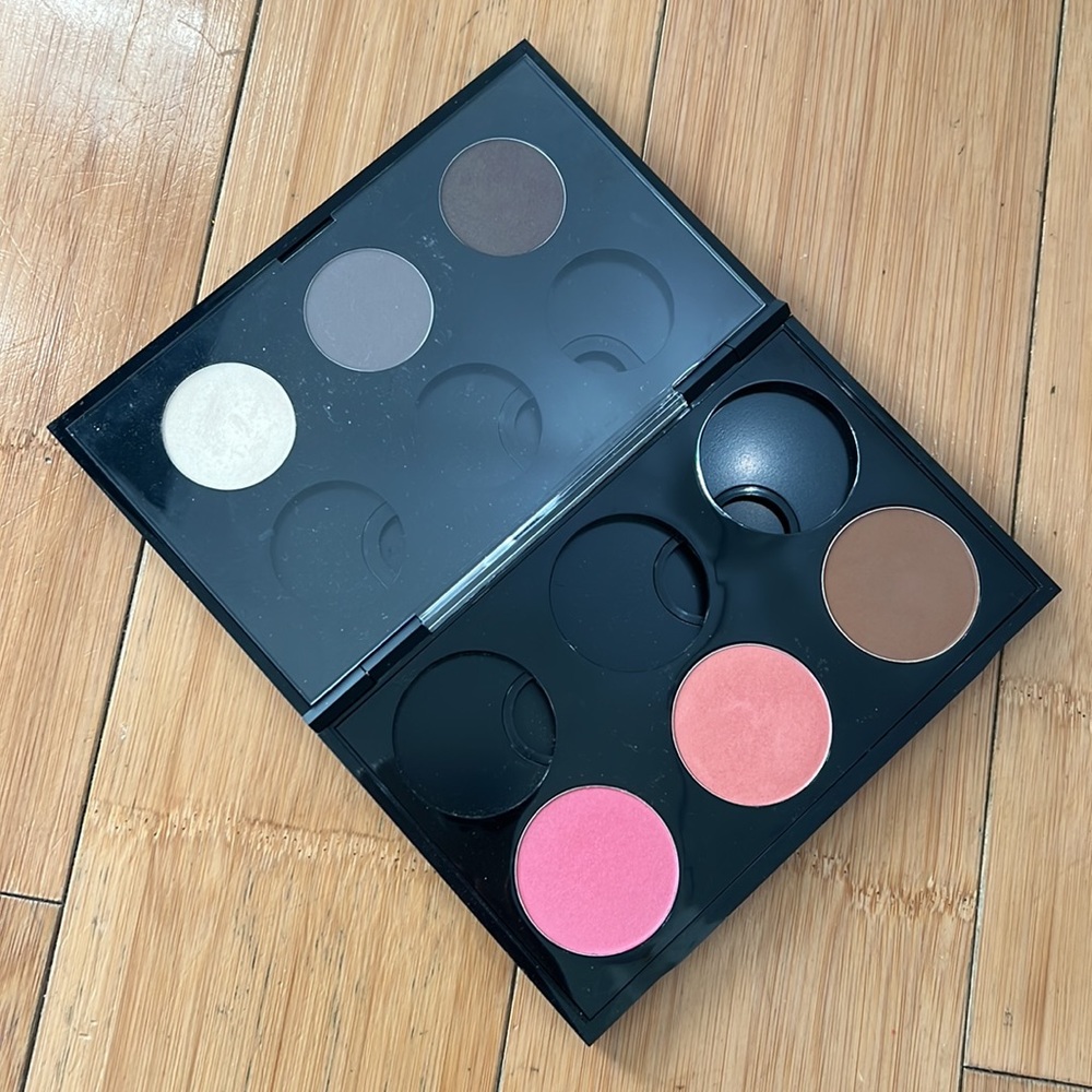 MAC EYESHADOW PALETTE